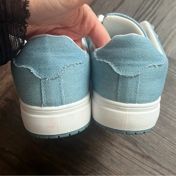 NWOT True Religion Sneakers size 6 - Picture 7 of 10